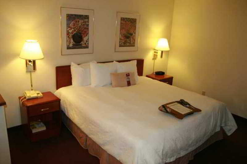 Hampton Inn Houston Willowbrook Mall الغرفة الصورة
